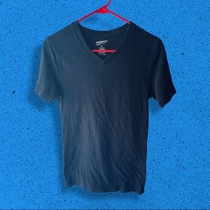Arizona Jeans Co Men’s XS V Neck Tee